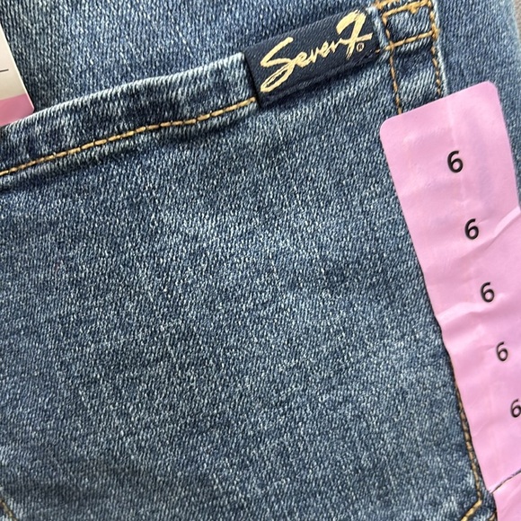 Seven7 Weekend Short, frayed hem,5”inseam,5 pocket,belt loop,zip front,stretch - Picture 6 of 8